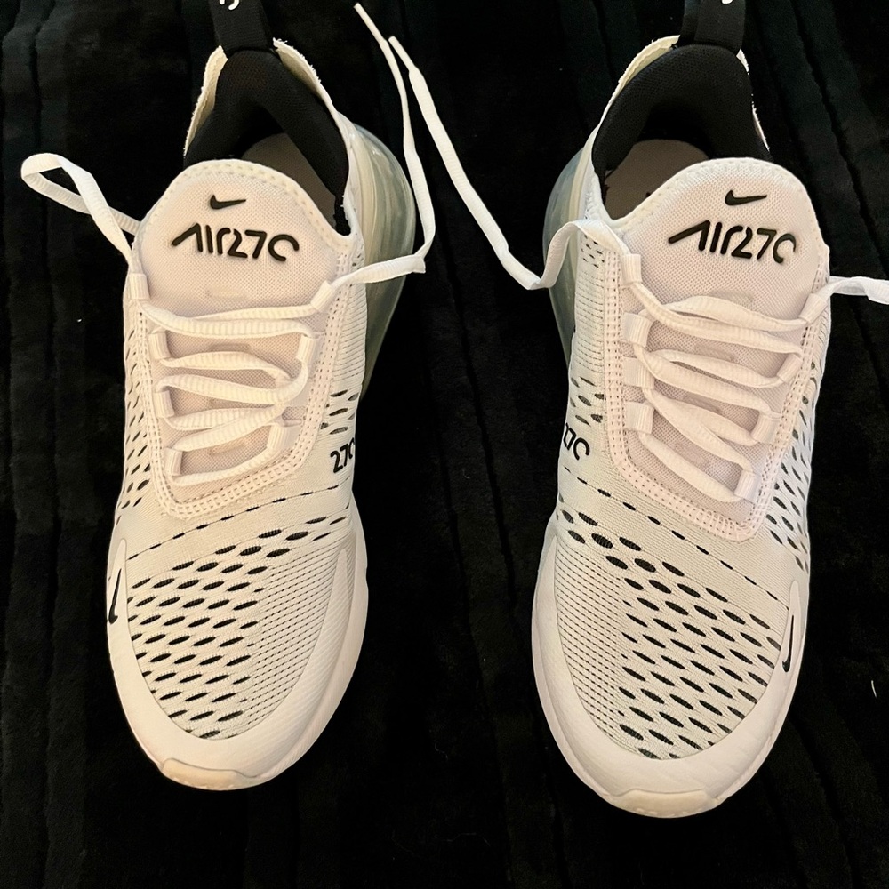 Nike airmax 270 size 8.5 barley worn